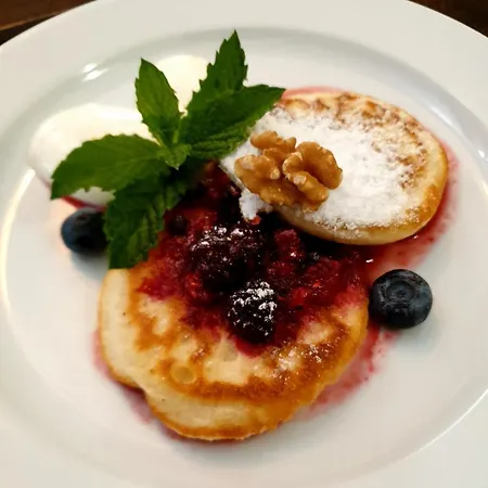 Гостевой дом Penzion A Restaurace Fara